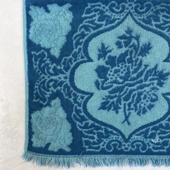 Vintage Fieldcrest Blue Paisley Hand Towel Fringe MCM 24in x 16in Benefits Chrty - Picture 7 of 8